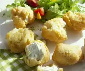Profiteroles mit Schnittlauch-Cremefüllung