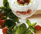 Quarkcreme mit Erdbeeren
