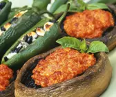 Gebackene Paprika und Pilze mit Füllung