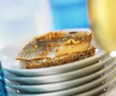 Brot mit Hering und Honig