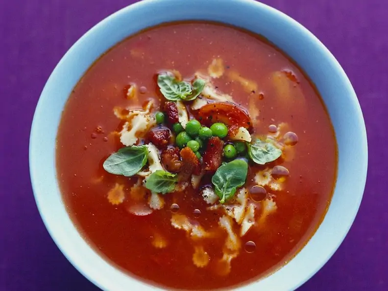 Tomatencremesuppe mit Nudeln