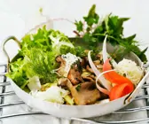 Blattsalat mit Pilzen