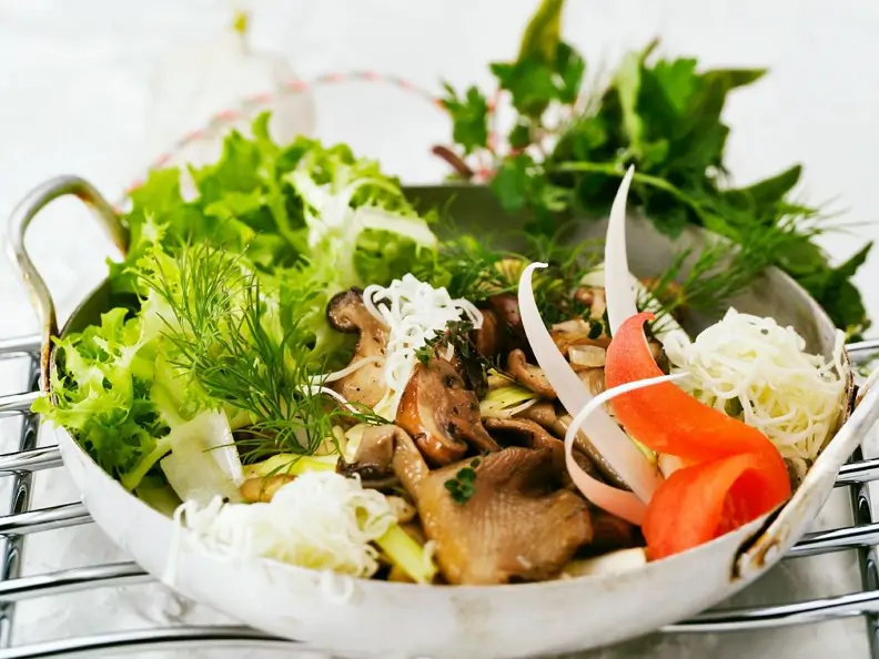 Blattsalat mit Pilzen