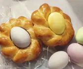 Hefekränze mit Osterei