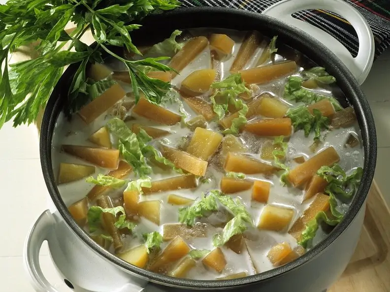 Steckrübeneintopf mit Kartoffeln