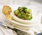 Gurkensalat mit Sesamöl