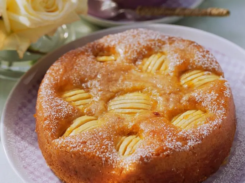 Einfacher versunkener Apfelkuchen