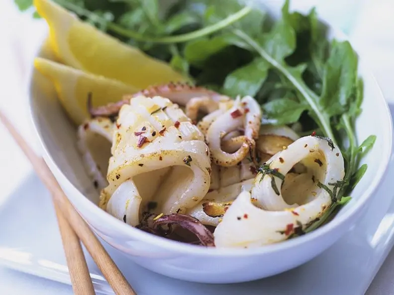 Tintenfisch mit Rucolasalat