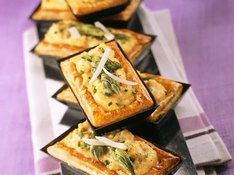 Kleine Blätterteig-Spargel-Tartes