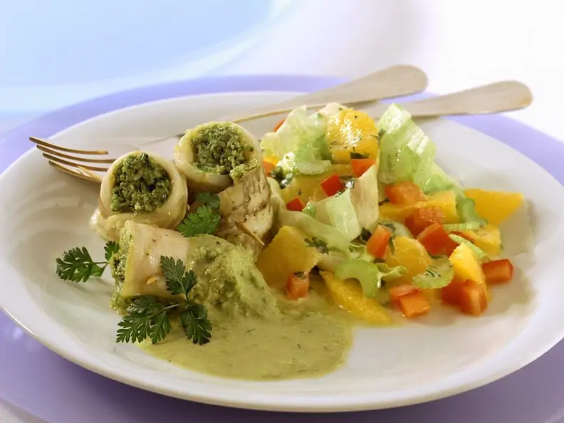 Gefüllte Schollenröllchen mit Salat
