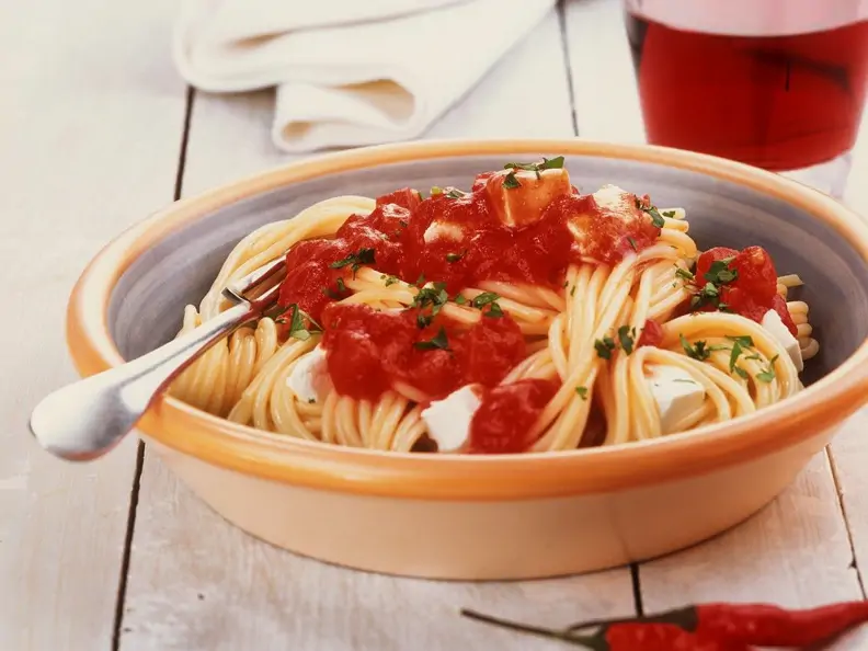 Nudeln mit Tomatensauce