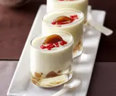 Panna cotta mit Pflaumen