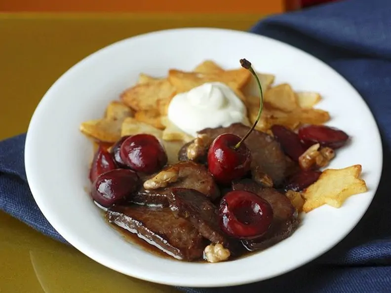 Hirschrücken mit Kirschsauce