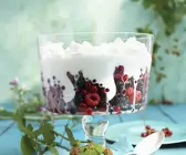 Beeren mit Joghurtcreme