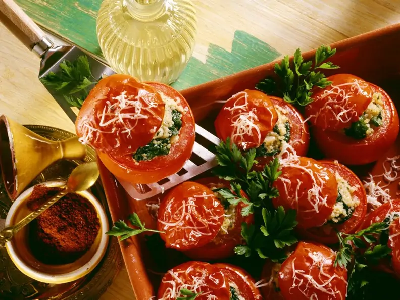 Orientalisch gefüllte Tomaten