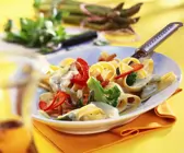 Bandnudeln mit Gemüse und Rahmsauce