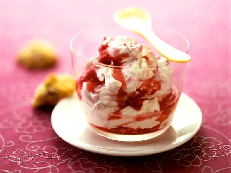 Quarkcreme mit Himbeeren