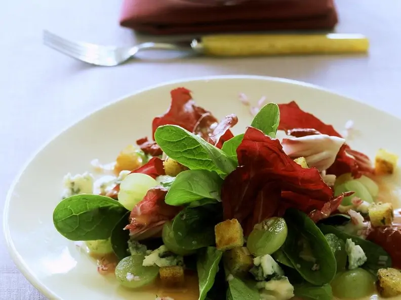 Blattsalat mit Trauben