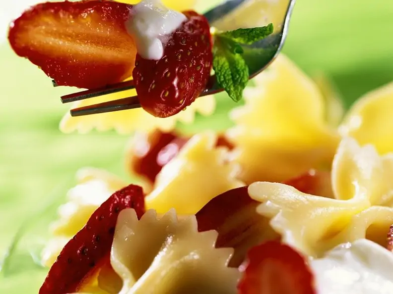 Süßer Nudelsalat