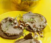 Pumpernickel mit Lebercreme