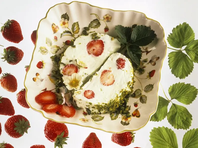 Quarkterrine mit Erdbeeren
