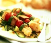 Gebratene Fisch-Gemüse-Spieße