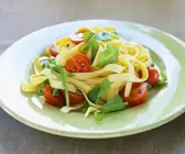 Tagliatelle mit Tomaten