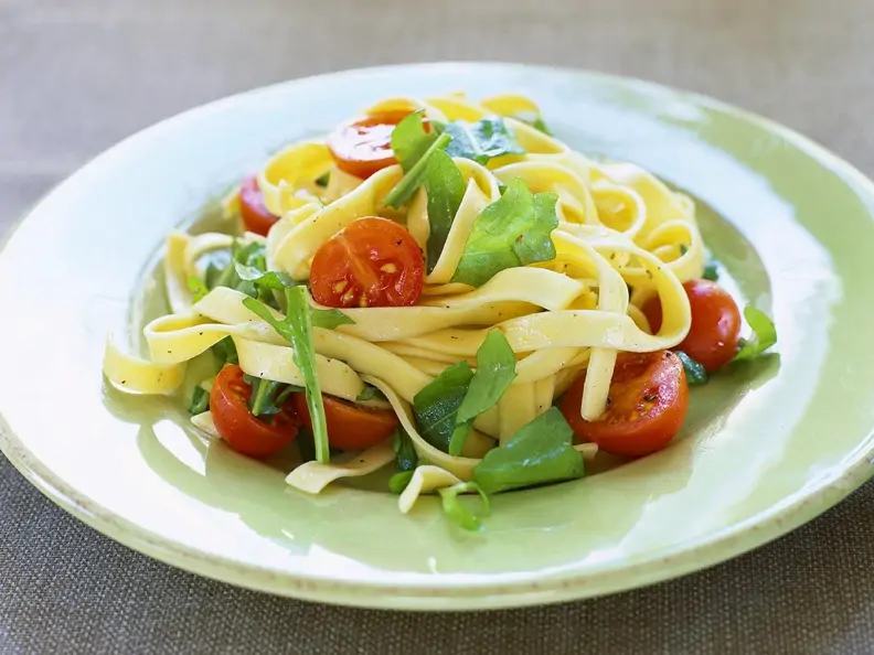 Tagliatelle mit Tomaten