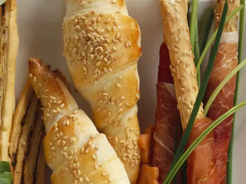 Pikante Croissants mit Lachsfüllung