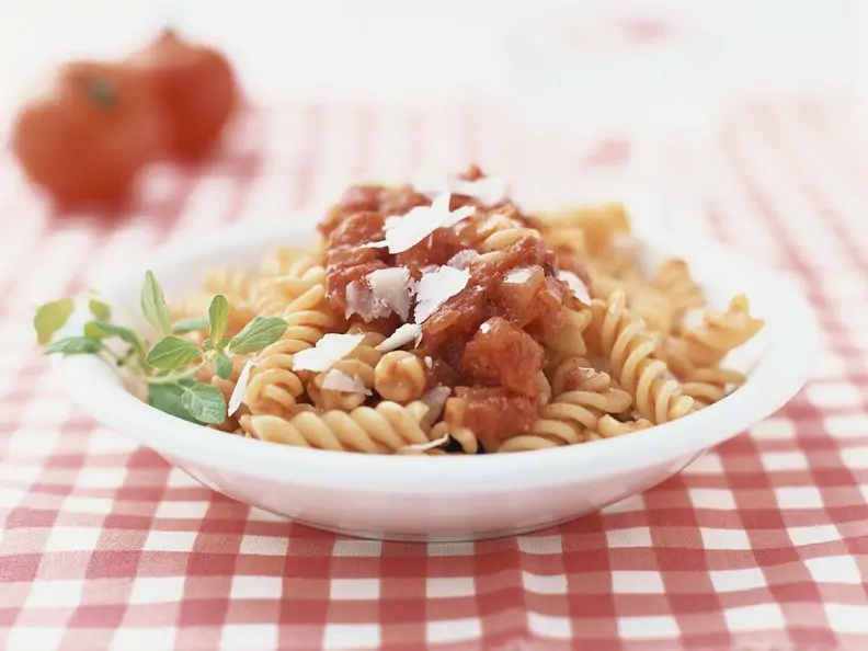 Nudeln mit Tomatensauce