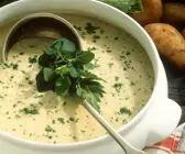Cremige Kartoffelsuppe mit Kräutern