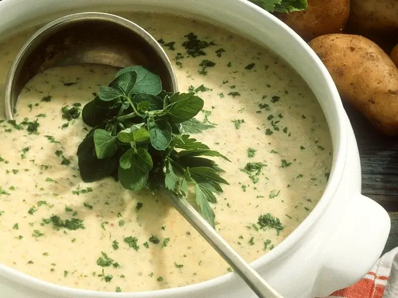 Cremige Kartoffelsuppe mit Kräutern
