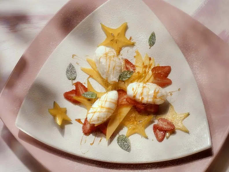 Schnee-Eier mit Früchten