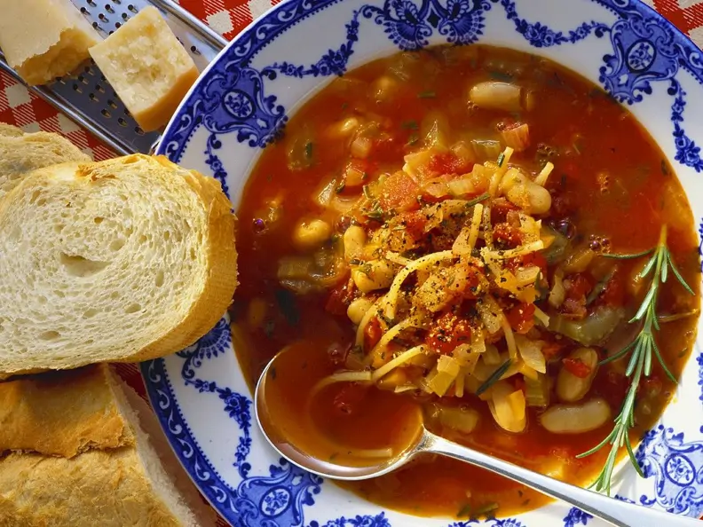 Bohnen-Tomatensuppe
