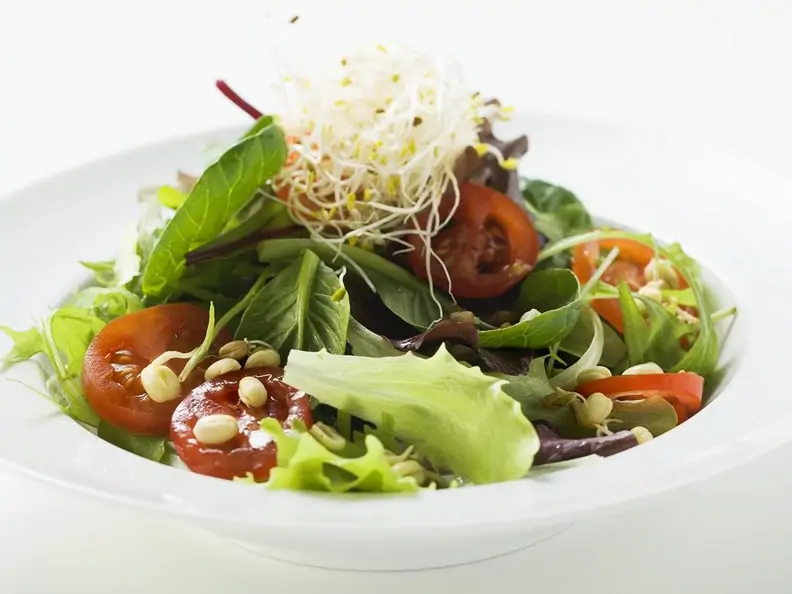 Salat mit Sprossen