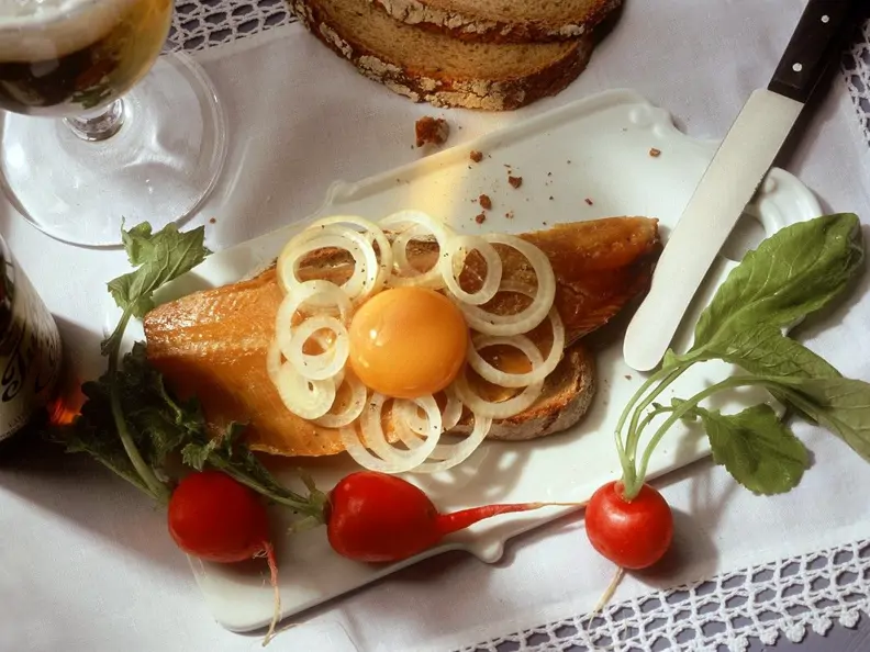 Heringsbrot mit Ei