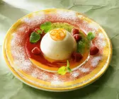 Panna cotta mit Orangen-Himbeer-Sauce