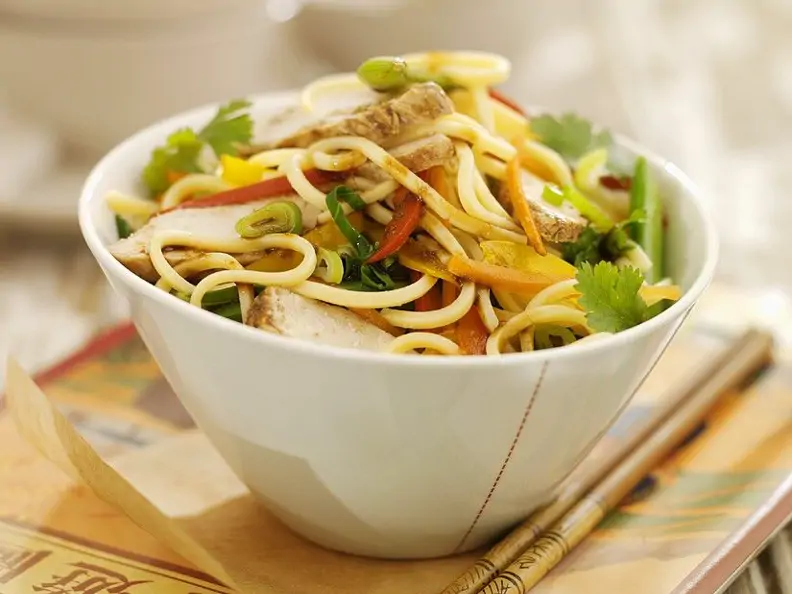 Bami Goreng mit Hähnchen