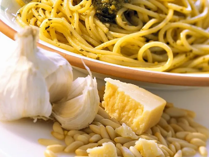 Spaghetti mit Basilikumpesto