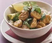 Kokos-Champignons auf Reis