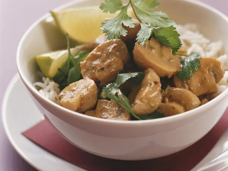Kokos-Champignons auf Reis