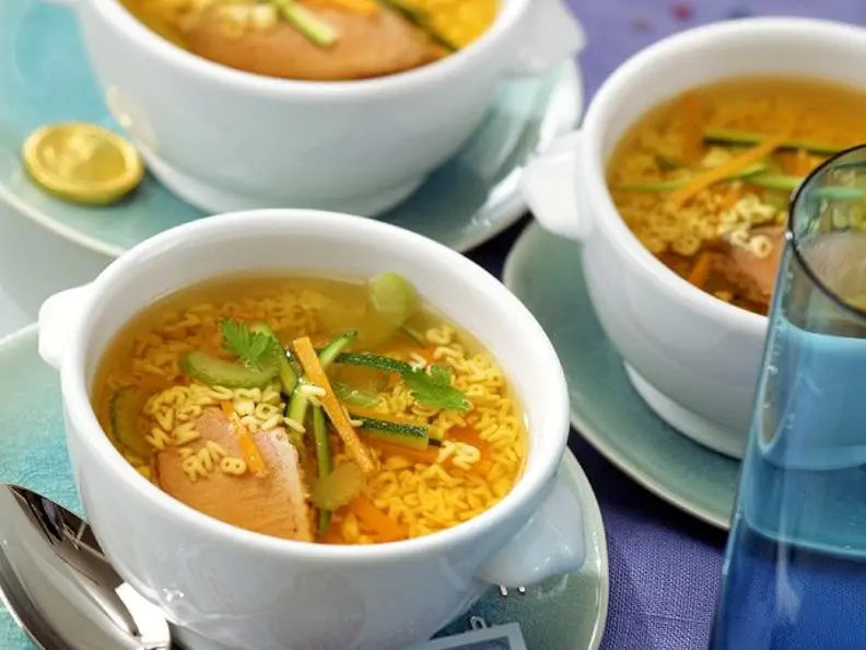 Entensuppe mit Nudeln
