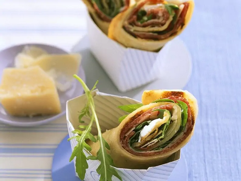 Gefüllte Pfannkuchenröllchen