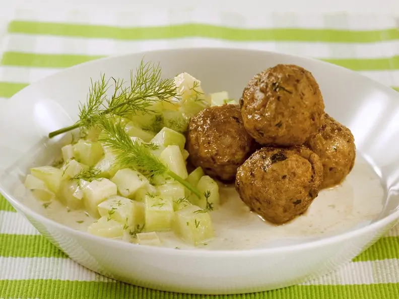 Fleischbällchen mit Gurken