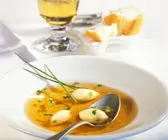 Pilzsuppe mit Parmesanklößchen aus der Mikro