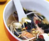 Miso-Lachssuppe