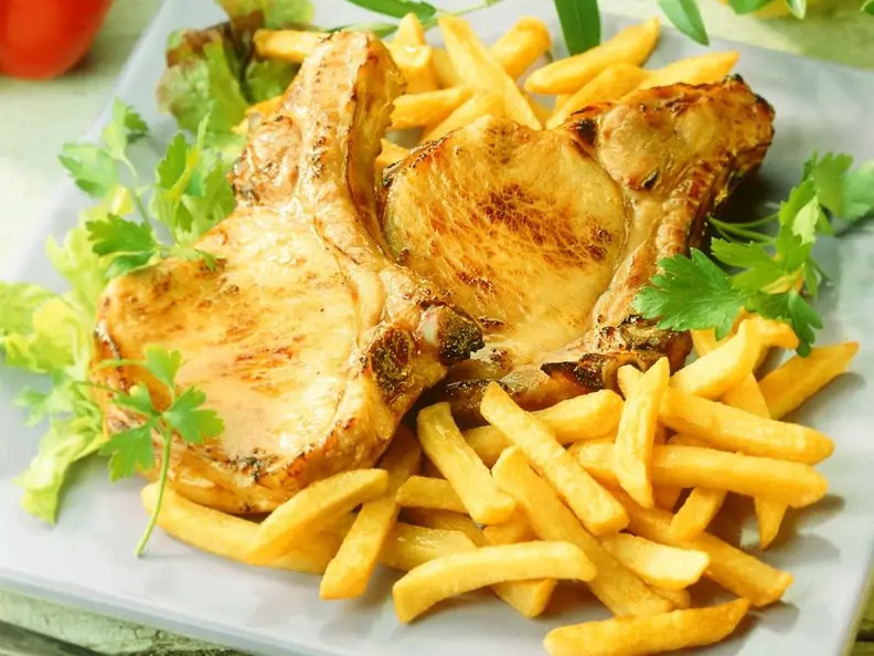 Koteletts mit Pommes