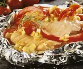Lachs mit Gemüse in Folie gegart