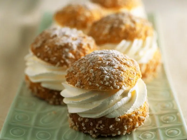 Profiteroles mit Schlagsahne