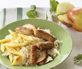 Sauerkraut mit Würstchen und Schupfnudeln